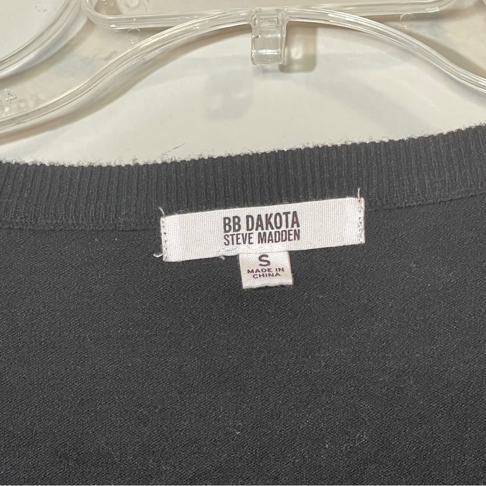 BB Dakota by Steve Madden Vneck Black Sweater S - Picture 3 of 5
